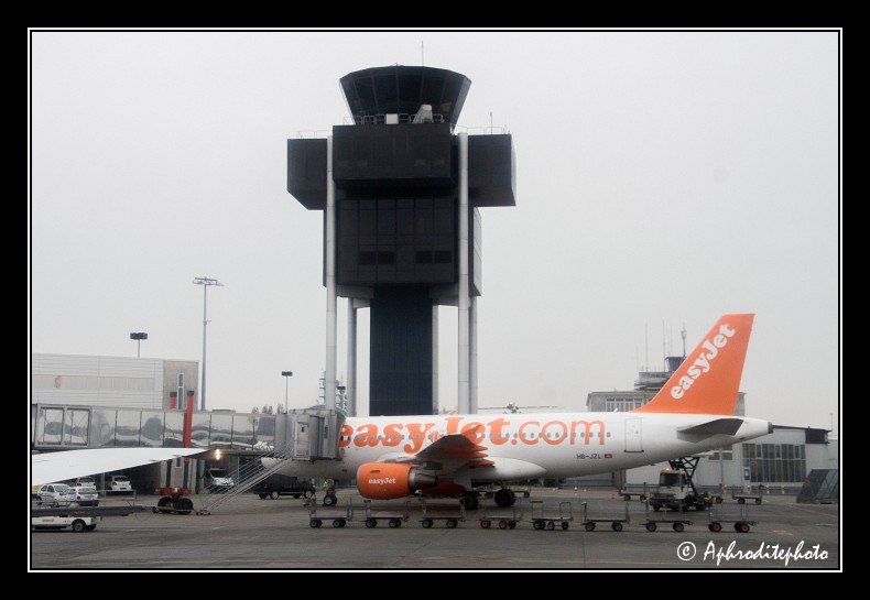 EasyJet Airbus A319 with control tower Geneva Goldorak